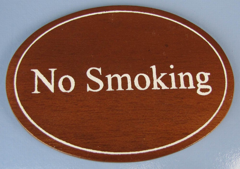 Bild 1 von Holz-Türschild oval dunkel - NO SMOKING