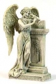 Bronzefigur - GRABENGEL LEHNT AUF GRABSTEIN-FLÜGEL GESPREIZT